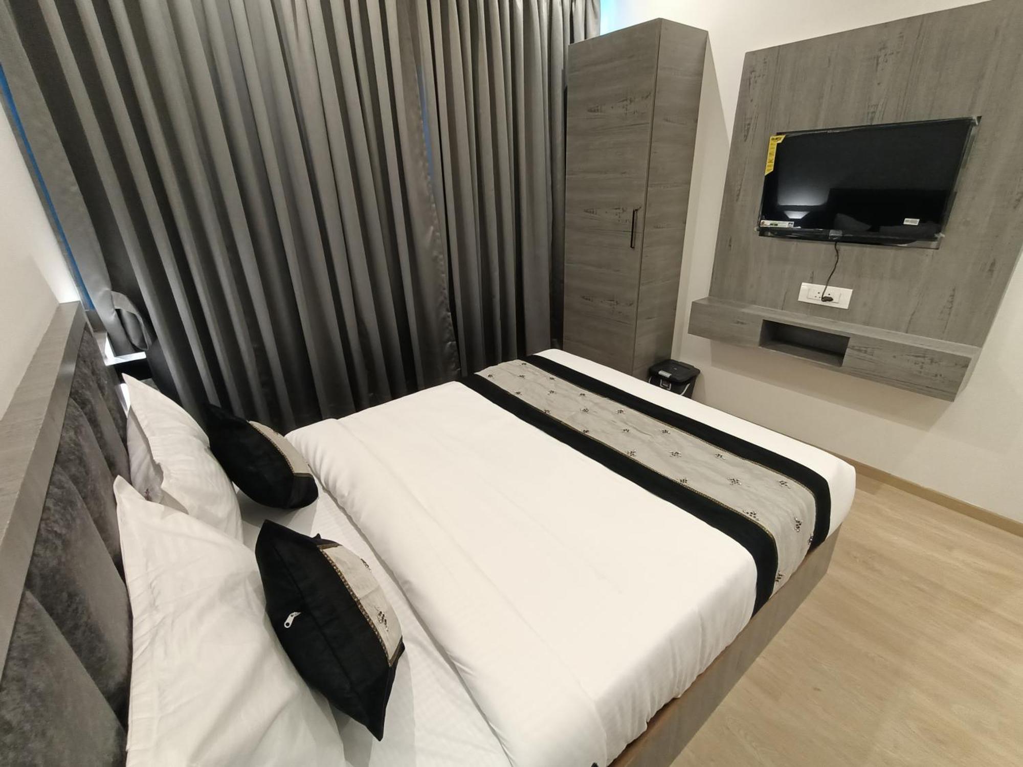 Hotel Beverly Palace Santacruz - Near Bkc - Mumbai Airport T1 Экстерьер фото