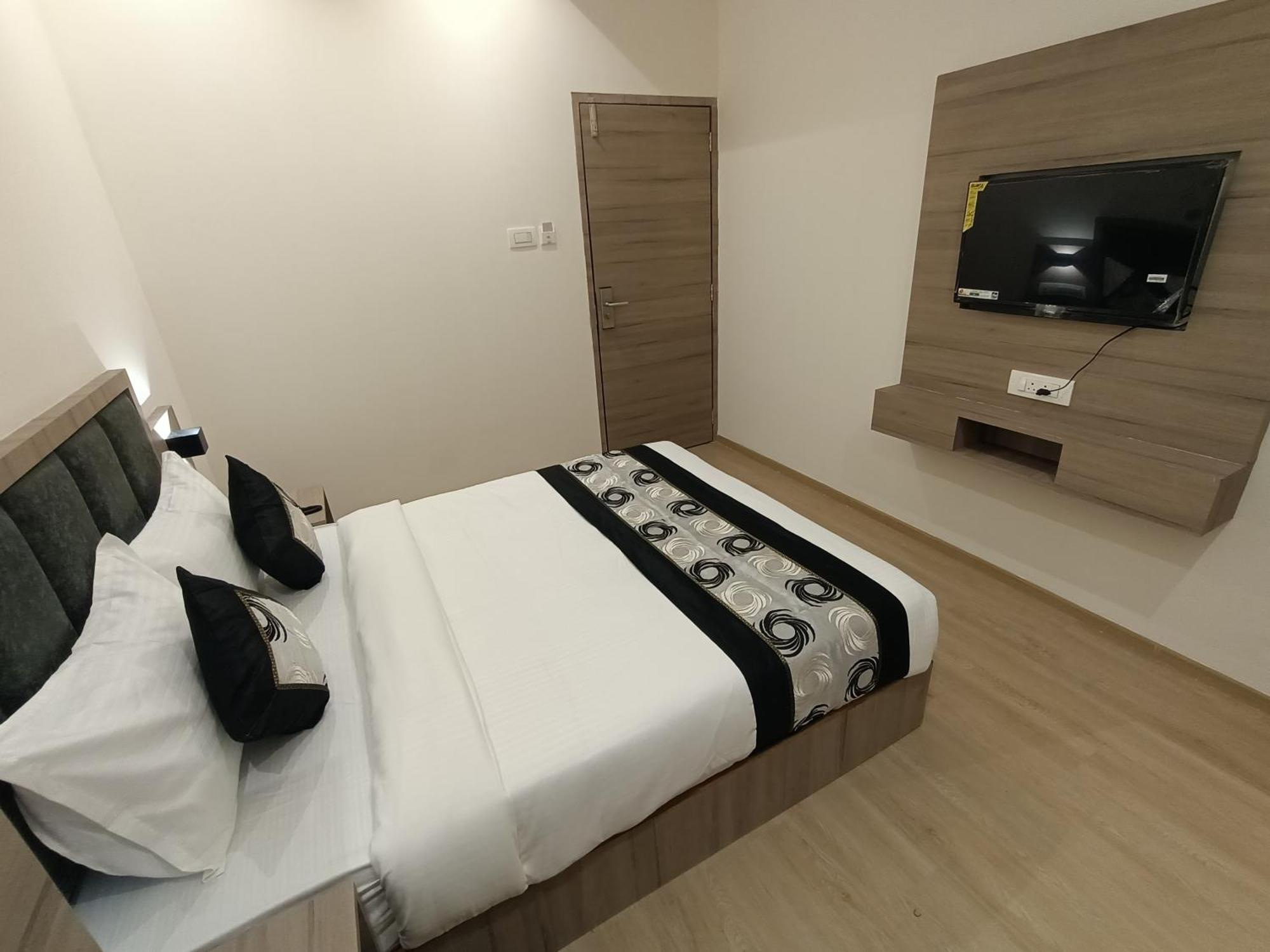 Hotel Beverly Palace Santacruz - Near Bkc - Mumbai Airport T1 Экстерьер фото