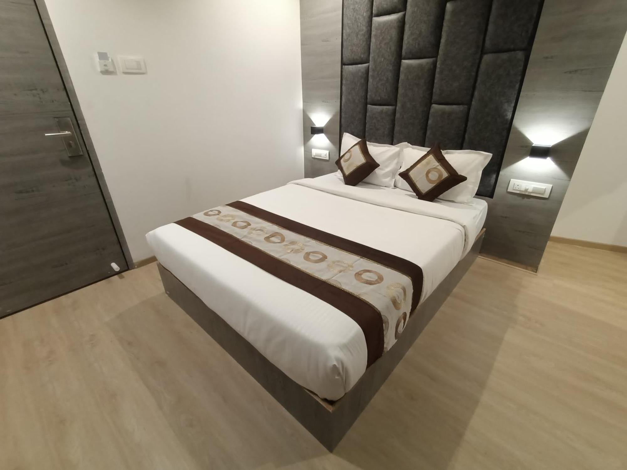 Hotel Beverly Palace Santacruz - Near Bkc - Mumbai Airport T1 Экстерьер фото
