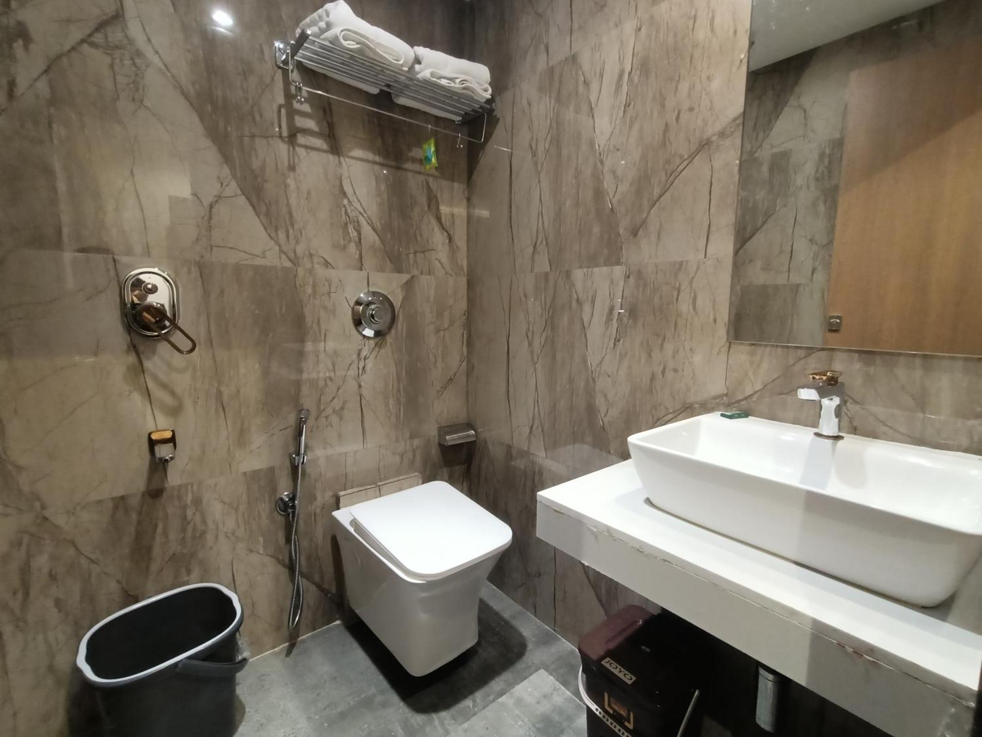 Hotel Beverly Palace Santacruz - Near Bkc - Mumbai Airport T1 Экстерьер фото