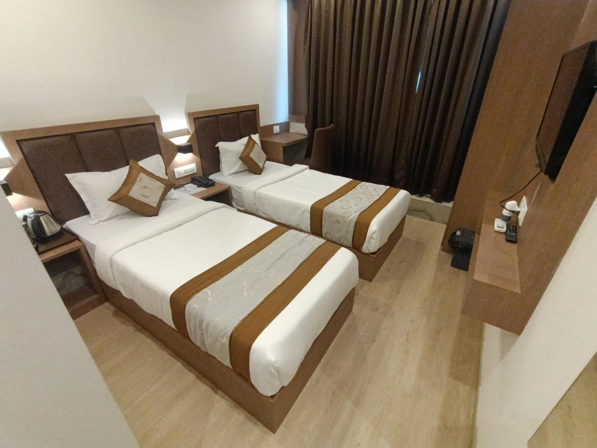 Hotel Beverly Palace Santacruz - Near Bkc - Mumbai Airport T1 Экстерьер фото